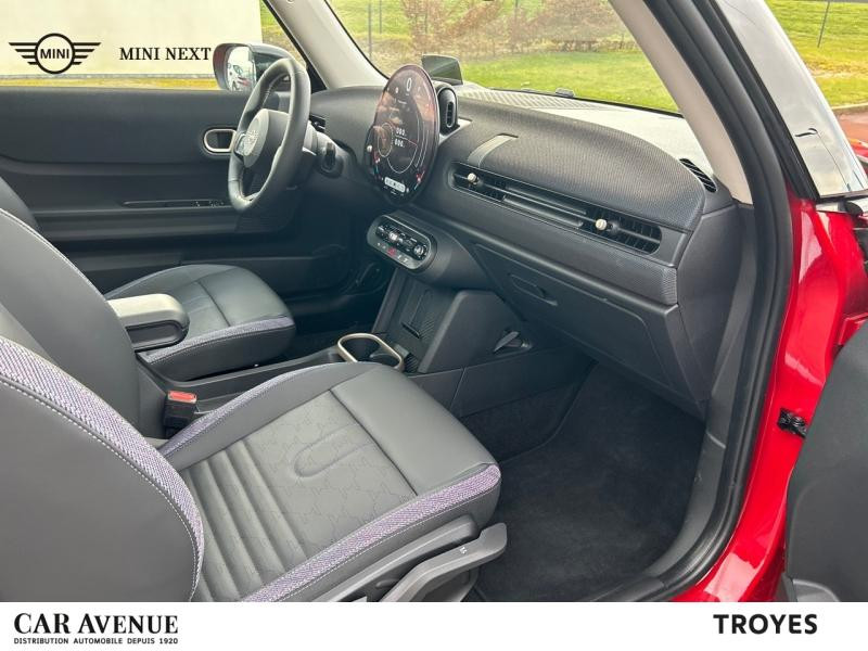 Occasion MINI Cooper 3 Portes C 156ch Classic DKG7 2024 Chili Red II 31450 € à Troyes