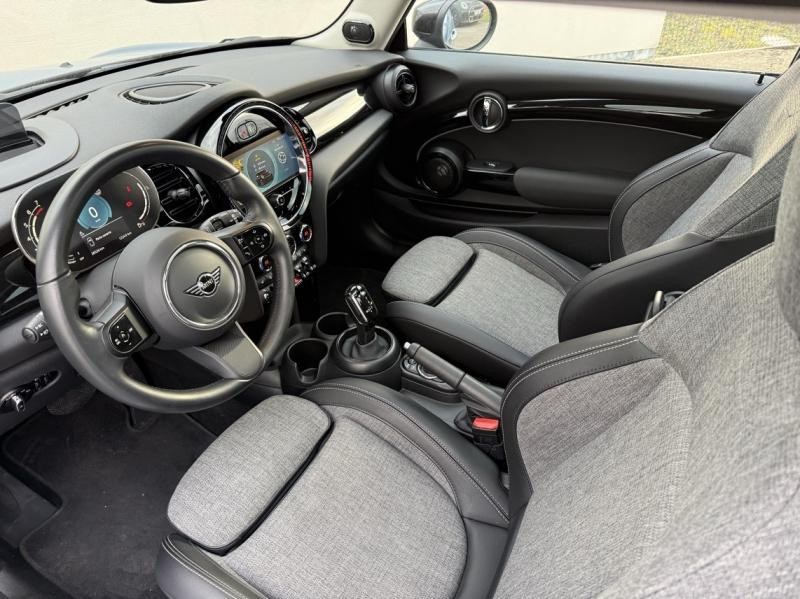 Used MINI Mini Cooper 136ch Edition Premium Plus BVA7 2022 Island Blue € 26900 in Troyes