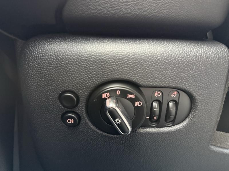 Used MINI Mini Cooper 136ch Edition Premium Plus BVA7 2022 Island Blue € 26900 in Troyes