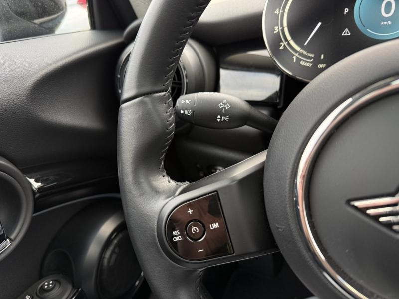 Used MINI Mini Cooper 136ch Edition Premium Plus BVA7 2022 Island Blue € 26900 in Troyes