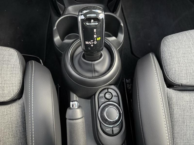 Used MINI Mini Cooper 136ch Edition Premium Plus BVA7 2022 Island Blue € 26900 in Troyes