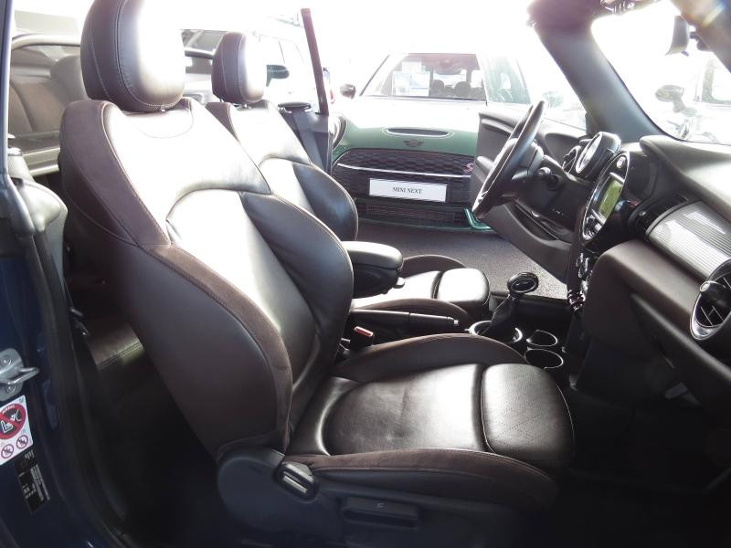 Used MINI Cabrio Cooper 136ch Red Hot Chili 2017 Deep Blue € 20170 in Troyes