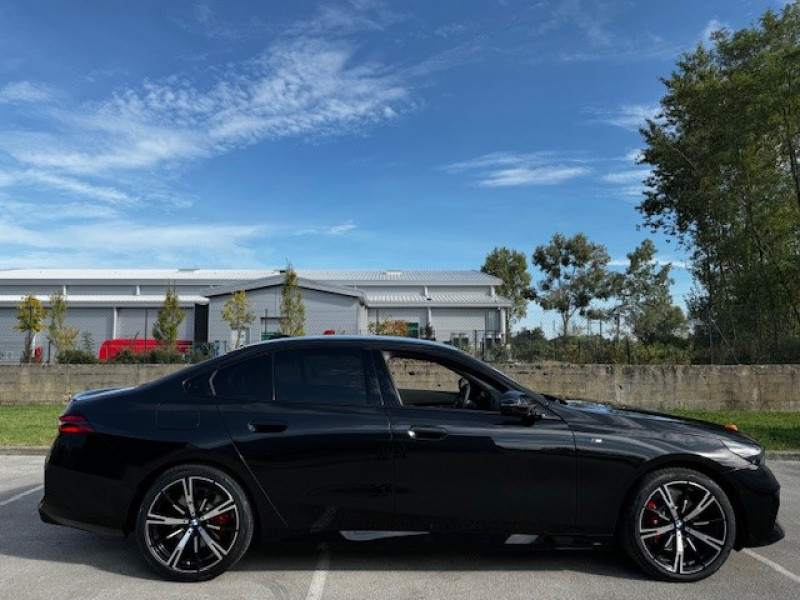 Occasion BMW Série 5 520dA xDrive 197ch M Sport 2023 Saphirschwarz métallisé 71515 € à Chalon-sur-Saône