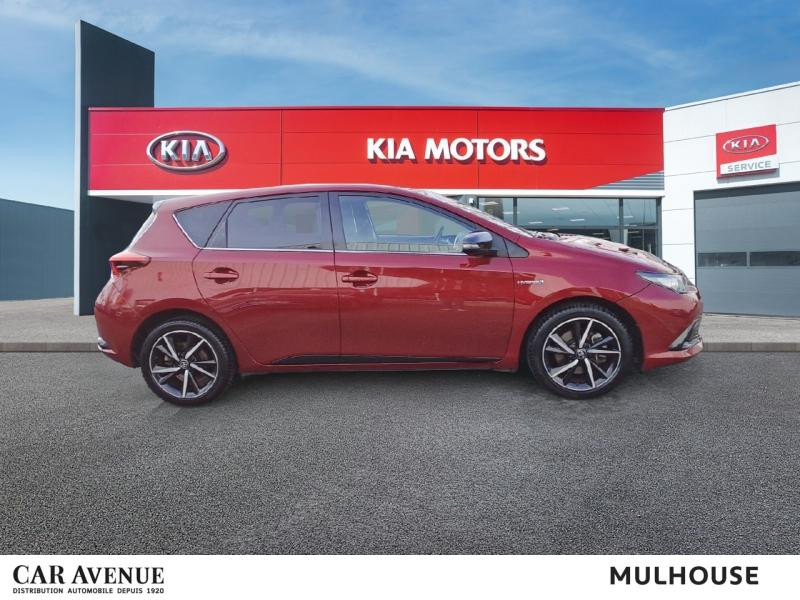Occasion TOYOTA Auris HSD 136h Collection garantie 12 mois 2018 Rouge Allure bi-ton Toit Noir 15990 € à Mulhouse