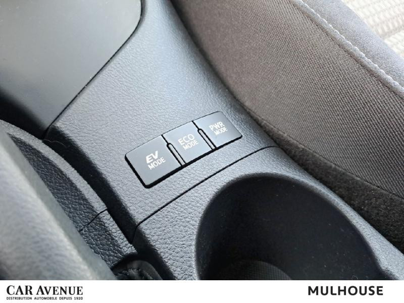 Occasion TOYOTA Auris HSD 136h Collection garantie 12 mois 2018 Rouge Allure bi-ton Toit Noir 15990 € à Mulhouse