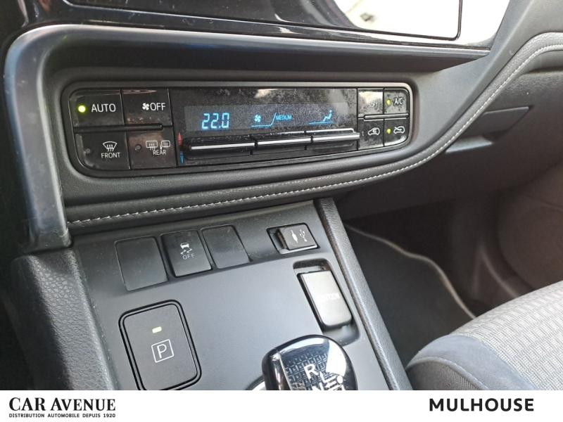 Occasion TOYOTA Auris HSD 136h Collection garantie 12 mois 2018 Rouge Allure bi-ton Toit Noir 15990 € à Mulhouse