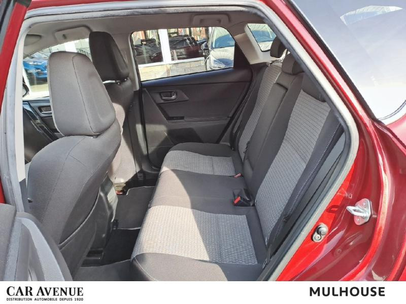 Occasion TOYOTA Auris HSD 136h Collection garantie 12 mois 2018 Rouge Allure bi-ton Toit Noir 15990 € à Mulhouse