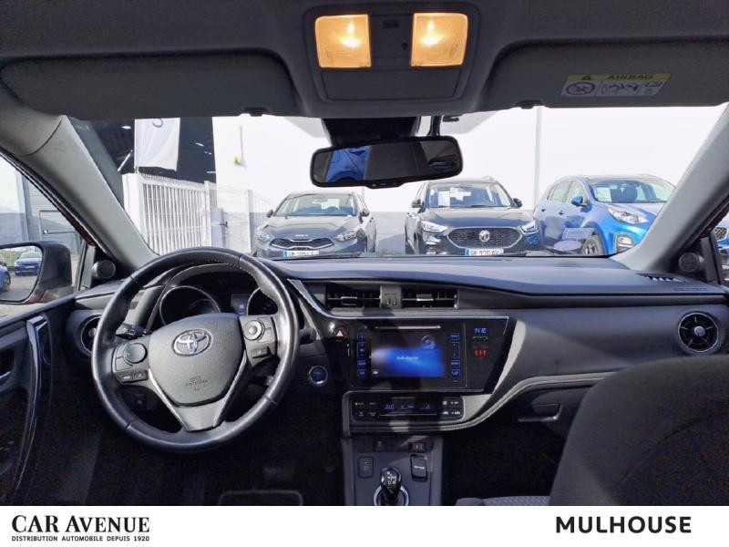 Occasion TOYOTA Auris HSD 136h Collection garantie 12 mois 2018 Rouge Allure bi-ton Toit Noir 15990 € à Mulhouse