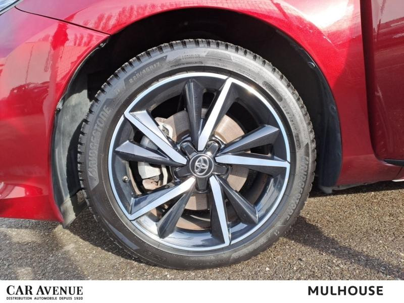 Occasion TOYOTA Auris HSD 136h Collection garantie 12 mois 2018 Rouge Allure bi-ton Toit Noir 15990 € à Mulhouse