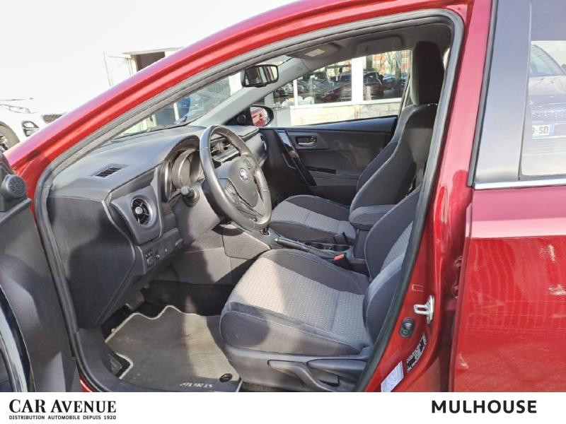 Occasion TOYOTA Auris HSD 136h Collection garantie 12 mois 2018 Rouge Allure bi-ton Toit Noir 15990 € à Mulhouse