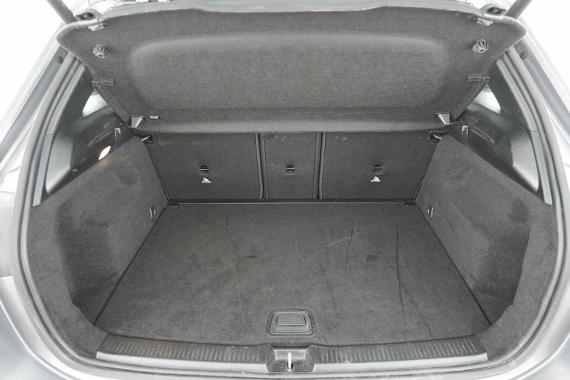 Occasion MERCEDES-BENZ Classe B B 180 d 2023 Gris 26890 € à Arlon