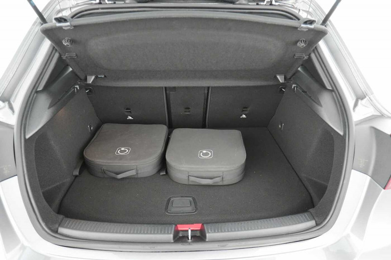 Occasion MERCEDES-BENZ A 250 A 250 e AMG Line 2023 Gris 33890 € à Beyne-Heusay