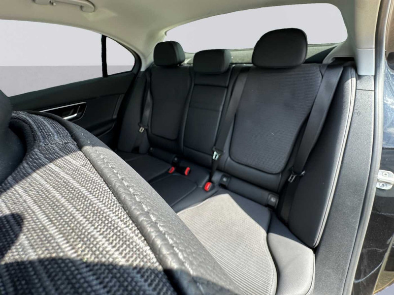 Occasion MERCEDES-BENZ Classe C C 200 d Berline Avangarde 2024 Noir 41890 € à Beyne-Heusay