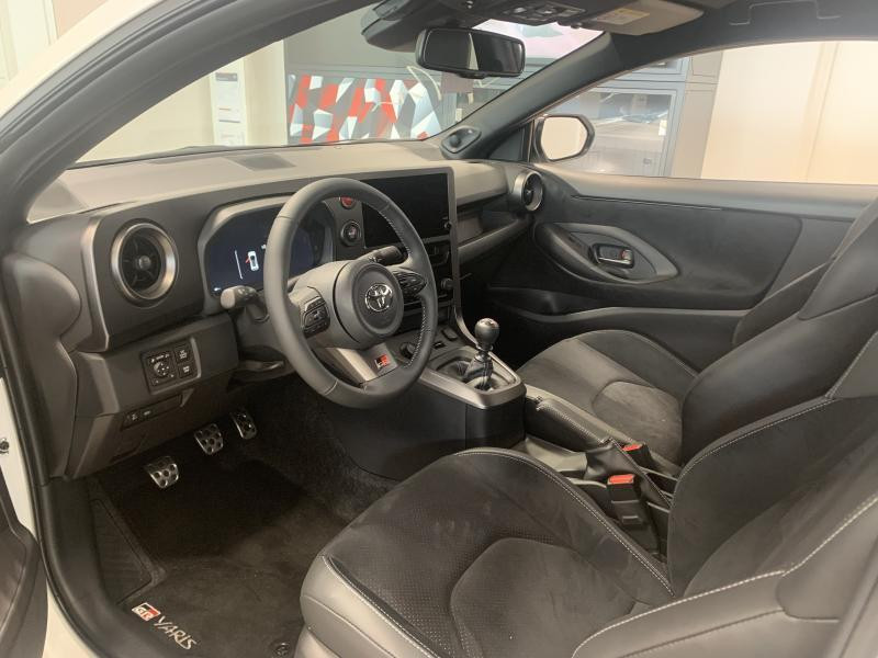 Occasion TOYOTA Yaris 1.6 GR4 2025 WHITE 49900 € à Diekirch