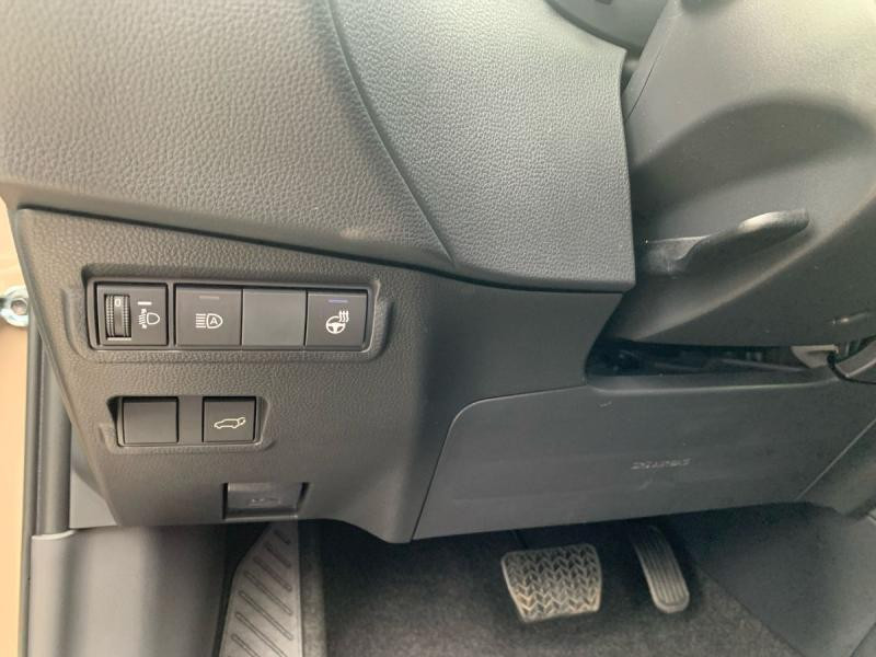 Used TOYOTA Corolla Cross 1800 STYLE + Sun Pack  BROWN € 41830 in Diekirch